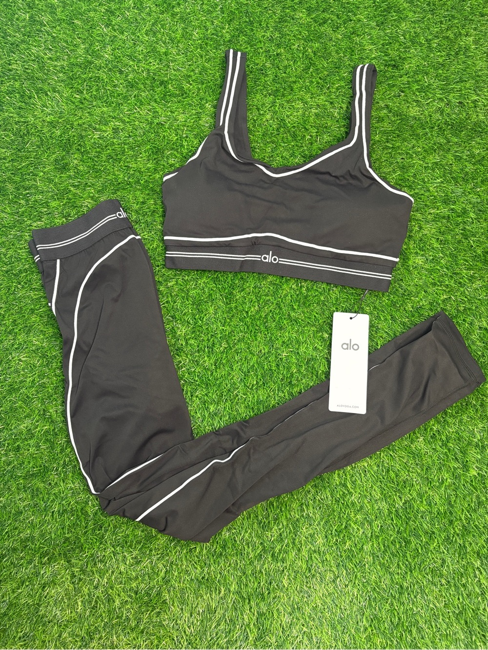 Alo Yoga Set Black 2-Piece Women’s medium Sports Bra & Leggings activewear